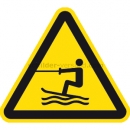Gefahrenzeichen: Warnung vor Wasserski-Bereich nach ISO 20712-1 (WSW 003)